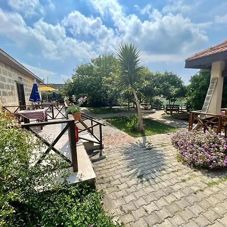 Castle Karpasia At Rizokarpaso Peninsula Northern Cyprus Couette-café